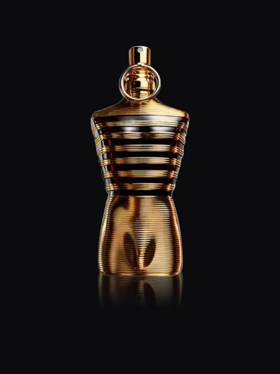 Frasco de perfume dorado en la tienda FALBER
